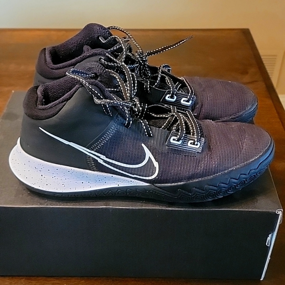 Men's basketball shoes
